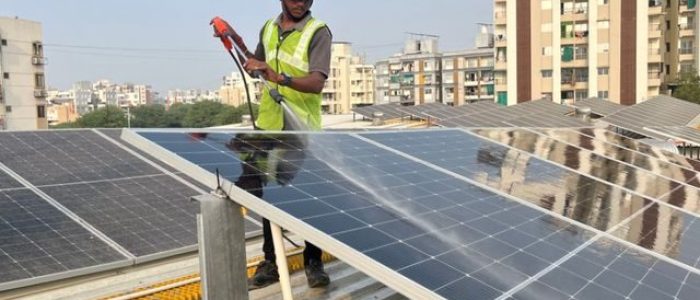 SolClear_-Your-Go-To-Solar-Panel-Cleaning-Company-in-Vadodara-640x414
